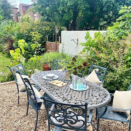 Spacious Semi-Detached Southsea House, Free Parking On Drive بورتسماوث المظهر الخارجي الصورة