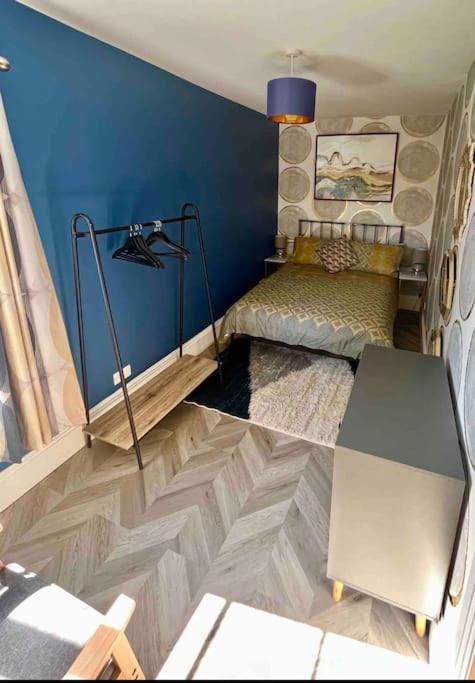 Spacious Semi-Detached Southsea House, Free Parking On Drive بورتسماوث المظهر الخارجي الصورة