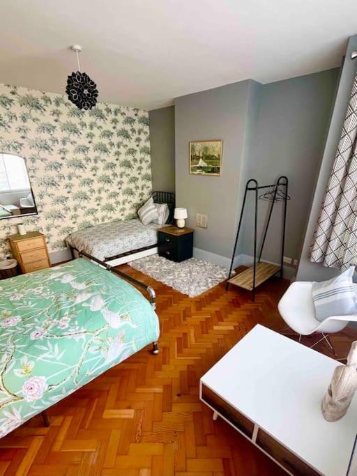 Spacious Semi-Detached Southsea House, Free Parking On Drive بورتسماوث المظهر الخارجي الصورة