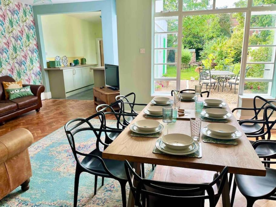 Spacious Semi-Detached Southsea House, Free Parking On Drive بورتسماوث المظهر الخارجي الصورة