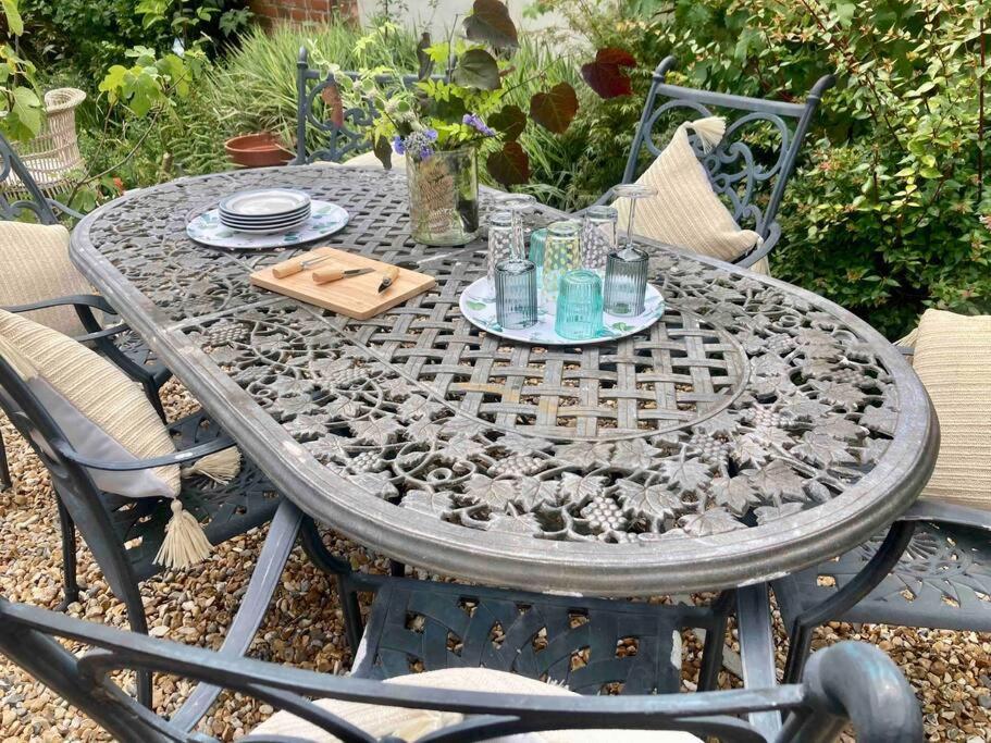 Spacious Semi-Detached Southsea House, Free Parking On Drive بورتسماوث المظهر الخارجي الصورة