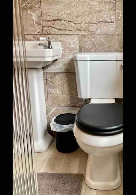 Spacious Semi-Detached Southsea House, Free Parking On Drive بورتسماوث المظهر الخارجي الصورة