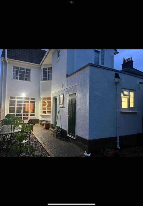 Spacious Semi-Detached Southsea House, Free Parking On Drive بورتسماوث المظهر الخارجي الصورة