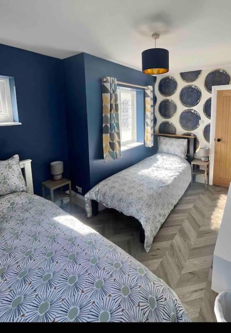 Spacious Semi-Detached Southsea House, Free Parking On Drive بورتسماوث المظهر الخارجي الصورة