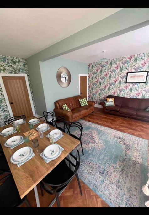 Spacious Semi-Detached Southsea House, Free Parking On Drive بورتسماوث المظهر الخارجي الصورة