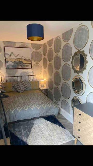 Spacious Semi-Detached Southsea House, Free Parking On Drive بورتسماوث المظهر الخارجي الصورة