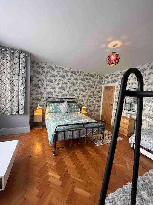 Spacious Semi-Detached Southsea House, Free Parking On Drive بورتسماوث المظهر الخارجي الصورة
