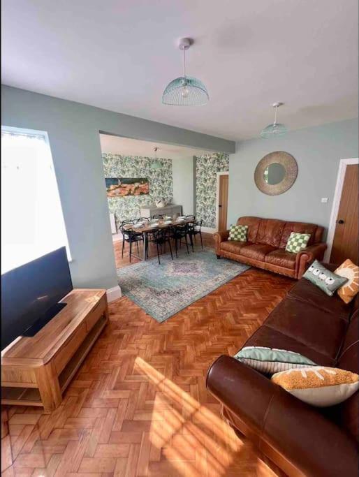 Spacious Semi-Detached Southsea House, Free Parking On Drive بورتسماوث المظهر الخارجي الصورة