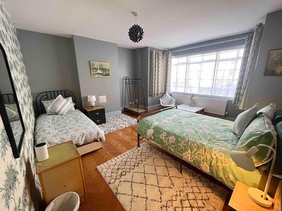 Spacious Semi-Detached Southsea House, Free Parking On Drive بورتسماوث المظهر الخارجي الصورة